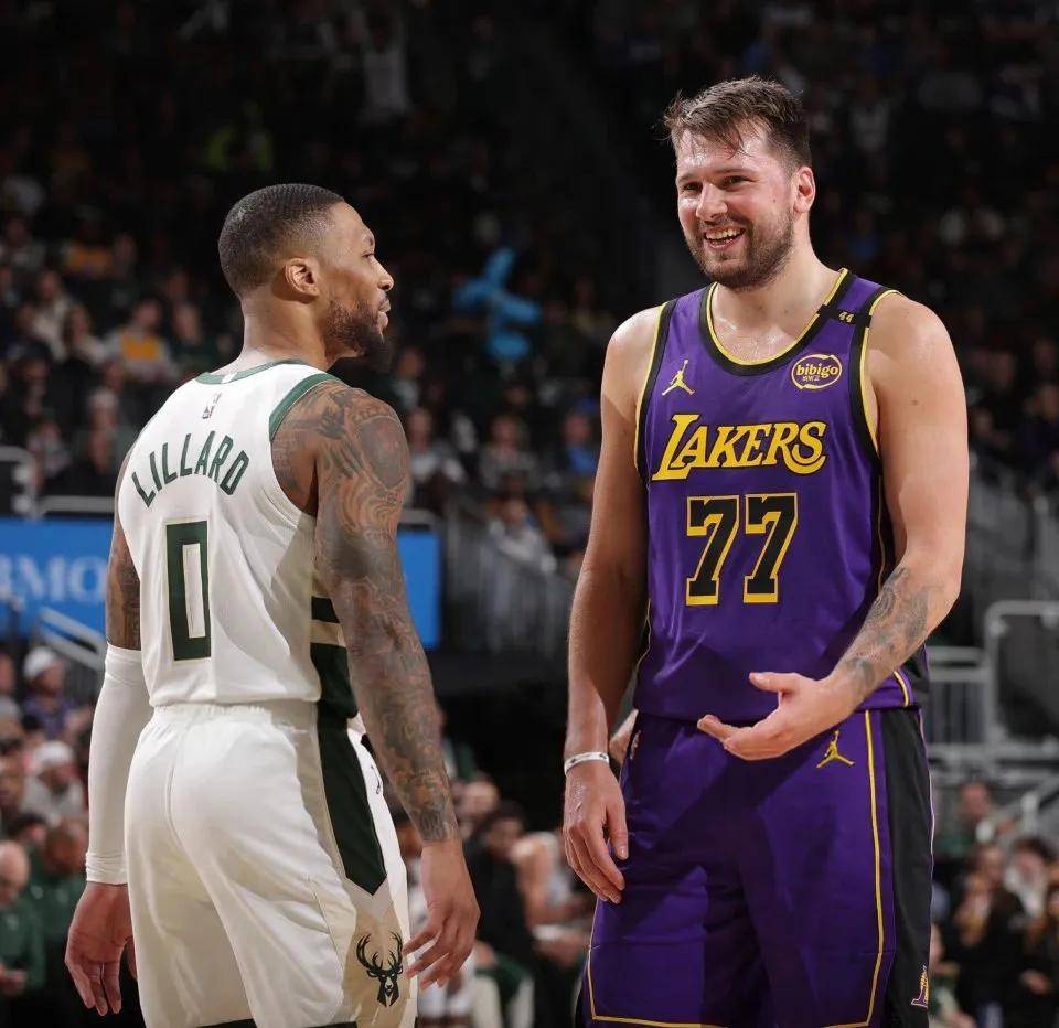 穆雷重要时刻战术调整，雄鹿带队取胜！